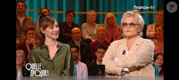 Louise Bourgoin et Muriel Robin invitée sur le plateau de "Quelle époque !" sur France 2 le 20 décembre 2025.