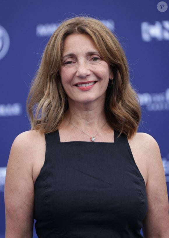 La star de la série "Scènes de ménages", Valérie Karsenti, était également présente

Valérie Karsenti - Arrivées au cinéma CGR lors de la 18ème édition du Festival du Film Francophone de Angoulême (FFA) le 27 août 2025.
© Coadic Guirec / Bestimage