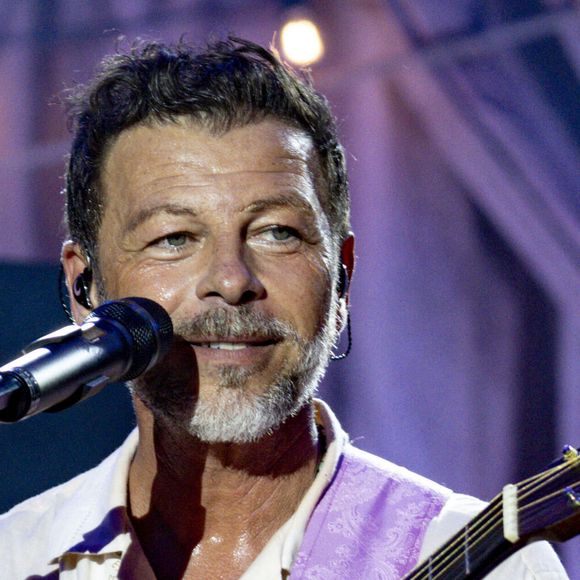 Christophe Mae se produit sur la scène du festival "Printemps de Pérouges" au château de Saint-Maurice-de-Rémens (01 - France) le 26/06/2026. © Sandrine Thesillat/Psnewz/Bestimage