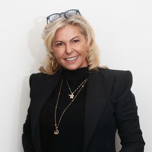 Exclusif - Caroline Margeridon en backstage de l'enregistrement de l'émission "100% logique" présentée par C. Feraud et diffusée samedi 1er mars à 21.10 sur France 2 et sur france.tv, au Studio du Lendit à Saint-Denis, France, le 12 décembre 2024. © Christophe Clovis/Bestimage