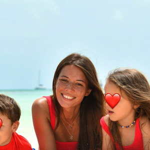 Emilie Broussouloux et ses deux enfants