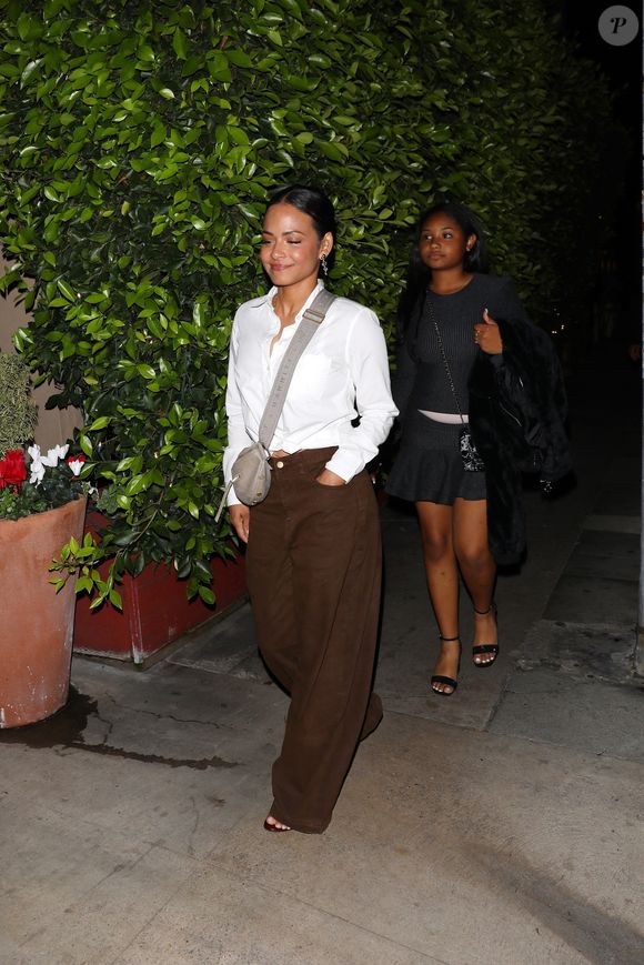Christina Milian et M. Pokora, ainsi que leurs deux enfants, quittent le restaurant italien Giorgio Baldi après avoir dîné avec l'ancien basketteur professionnel Tony Parker à Santa Monica.

Backgrid USA / Bestimage