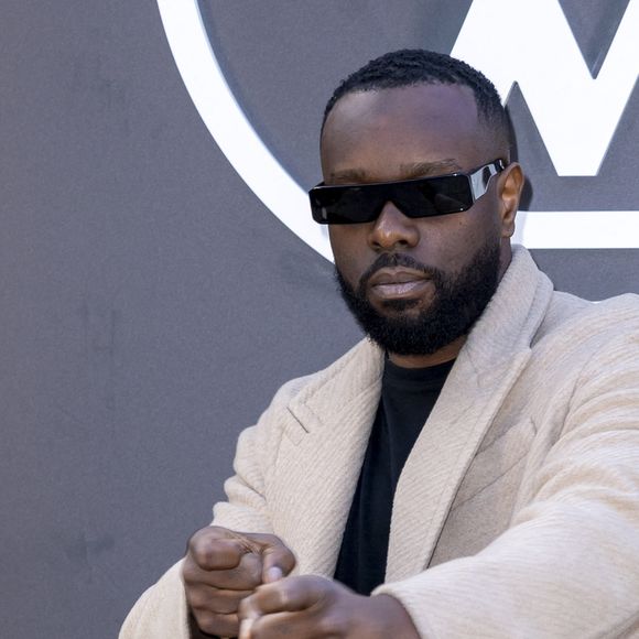 Maître Gims au photocall pour le défilé "Louis Vuitton" prêt à porter printemps / été 2025 lors de la fashion week, à Paris, le 1er octobre 2024. Photo par Olivier Borde / Bestimage