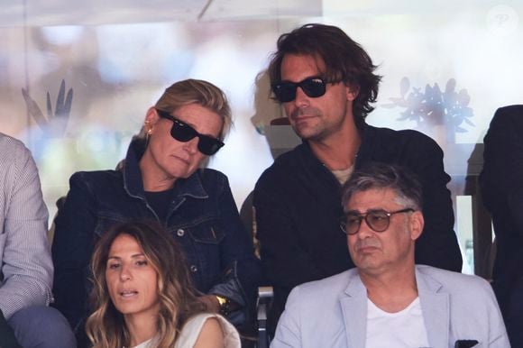 Bertrand Chameroy, Anne-Elisabeth Lemoine - Célébrités dans les tribunes de la finale homme des Internationaux de France de tennis de Roland Garros 2024 à Paris le 9 juin 2024. © Jacovides-Moreau/Bestimage