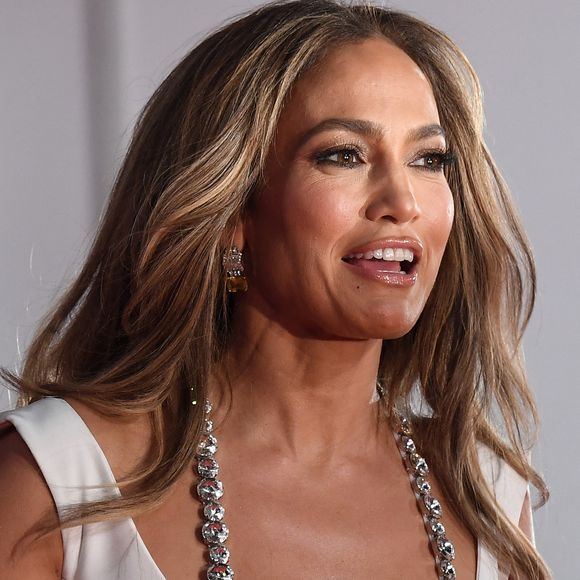 Jennifer Lopez s’est permis d’embrasser plusieurs de ses danseurs lors d’une performance scénique

Ben Affleck et Jennifer Lopez - Première de "The Last Duel" lors du festival international du film de Venise (La Mostra), le 10 septembre 2021. Agence / Bestimage