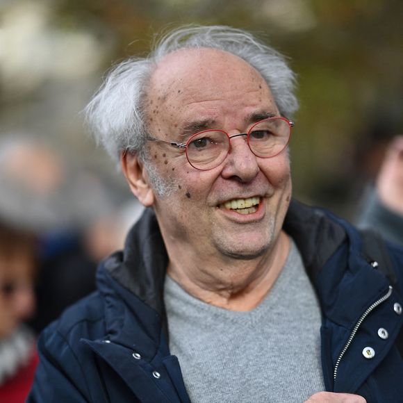 "J'ai dû agrandir car en s'équipant, la maison pouvait accueillir plus de monde. [...] Les deux styles cohabitent, on voit immédiatement la partie plus jeune car les finitions ne sont pas les mêmes... et il n'y a pas la maladresse de la première époque mais l'ensemble est unique !"

Maxime Le Forestier participe à une marche silencieuse, en tant que célébrités et artistes pour la paix au Moyen-Orient, à Paris, France, le 19 novembre 2023. Photo par Franck Castel/ABACAPRESS.COM