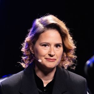 Élodie Poux a accepté de revenir sur un sujet longtemps resté difficile à évoquer publiquement.

Exclusif - Elodie Poux lors de l'enregistrement de l'émission "La chanson secrète N°14", présentée par Nikos Aliagas et diffusée le 26 décembre sur TF1, à Paris. © Jacovides-Moreau/Bestimage