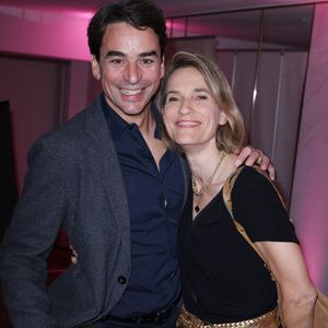 C'est à Bloomberg TV qu'il a rencontré sa future épouse

Julian Bugier et sa femme Claire Fournier assistent au Gala HOPE à Paris, France, le 14 octobre 2025. Photo par Jerome Domine/ABACAPRESS.COM