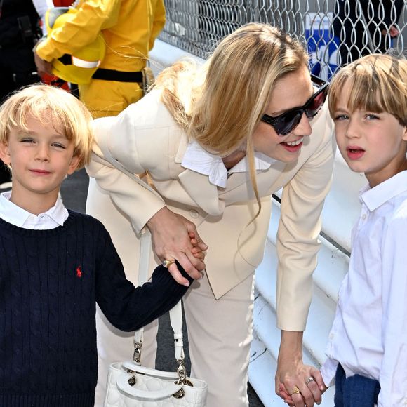 Beatrice Borromeo et ses enfants Stefano et Francisco Casiraghi durant le 6eme Monaco E-Prix à Monaco, le 6 mai 2023. © Bruno Bebert/Bestimage