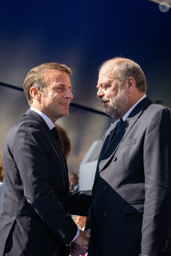 Avec sa plume qui s'est alliée à celle de Marc-Olivier Fogiel, le compagnon d'Isabelle Boulay revient sur ses années passées au ministère de la Justice sous la présidence d'Emmanuel Macron.

Emmanuel Macron, president de la Republique avec Eric Dupond Moretti, garde des Sceaux, ministre de la Justice - Les personnalités politiques à la cérémonie du 144ème défilé militaire du 14 juillet, jour de la Fête Nationale, à Paris.
© Eric Tschaen / Pool / Bestimage