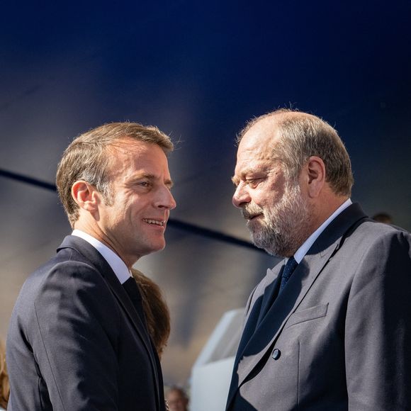 Avec sa plume qui s'est alliée à celle de Marc-Olivier Fogiel, le compagnon d'Isabelle Boulay revient sur ses années passées au ministère de la Justice sous la présidence d'Emmanuel Macron.

Emmanuel Macron, president de la Republique avec Eric Dupond Moretti, garde des Sceaux, ministre de la Justice - Les personnalités politiques à la cérémonie du 144ème défilé militaire du 14 juillet, jour de la Fête Nationale, à Paris.
© Eric Tschaen / Pool / Bestimage
