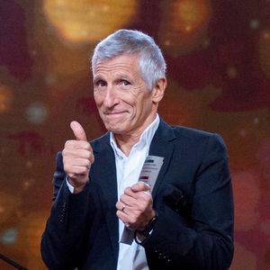 Rémy Grangier, pilier discret d’Air Productions, avait travaillé sur Taratata et de nombreux autres programmes.

Nagui sur le plateau de l’émission “Unis pour Mayotte” diffusée en direct sur France 2, qui a permis de récolter plus de 5 millions de dons. © Pierre Perusseau / Bestimage