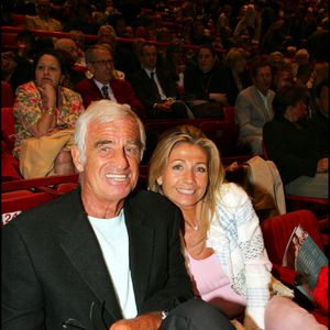 À l'occasion, l'ancienne danseuse a posté en story Instagram une photo de Jean-Paul Belmondo, posant près de ses deux chiens adorés dans un décor de vacances, la mer s'étalant au loin derrière lui. "5 ans..." a sobrement commenté Natty Tardivel.

Jean-Paul Belmondo et sa femme Natty lors du concert d'adieu de Luciano Pavarotti au Palais Omnisports de Paris-Bercy, le 17 mai 2005.

© BERTRAND RINDOFF PETROFF / BESTIMAGE