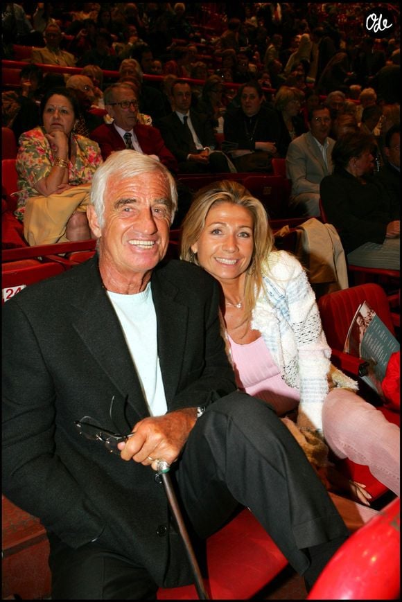 À l'occasion, l'ancienne danseuse a posté en story Instagram une photo de Jean-Paul Belmondo, posant près de ses deux chiens adorés dans un décor de vacances, la mer s'étalant au loin derrière lui. "5 ans..." a sobrement commenté Natty Tardivel.

Jean-Paul Belmondo et sa femme Natty lors du concert d'adieu de Luciano Pavarotti au Palais Omnisports de Paris-Bercy, le 17 mai 2005.

© BERTRAND RINDOFF PETROFF / BESTIMAGE