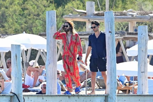 Jared Leto, Chloe Bartoli et Sofia Boutella sortent du club 55 à Saint-Tropez, Côte d'Azur, France, le 10 juillet 2024. © Agence / Bestimage