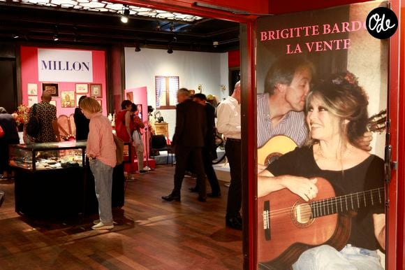 Les effets personnels de Brigitte Bardot sont exposés au public à partir de ce mardi 15 septembre à Paris, avant leur vente aux enchères le 21 septembre 2026 à l’Hôtel Drouot à Paris. © Christophe Aubert/Bestimage