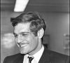 Dans sa jeunesse, le comédien était réputé pour sa beauté.

Archives - Omar Sharif dans un aéroport à Paris. Agence / Bestimage. Non datée.