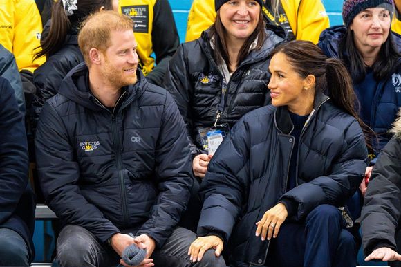 Le prince Harry, duc de Sussex et Meghan Markle, duchesse de Sussex, assistent à un match de basketball en fauteuil lors des "Invictus Games Vancouver Whistler 2025" à Vancouver, le 9 février 2025. Backgrid USA / Bestimage