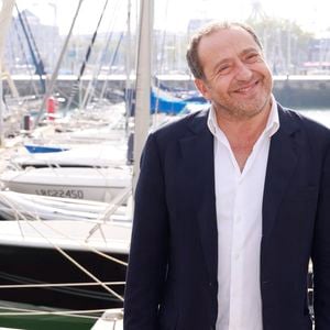 Patrick Timsit lors d'un photocall lors de la 24ème édition du Festival de la Fiction TV de La Rochelle. Le 14 septembre 2022.

© Christophe Aubert via Bestimage