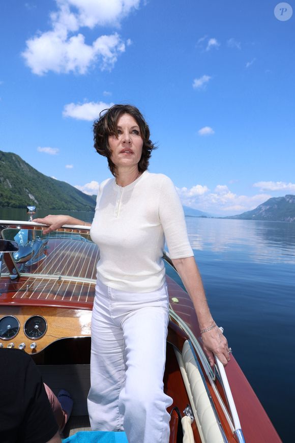 Exclusif - Mathilde Seigner en Riva sur le Lac du Bourget lors de la 3ème édition du Festival du Cinéma Français et de la gastronomie d'Aix-les-Bains le 5 juin 2024.
© Denis Guignebourg / Bestimage