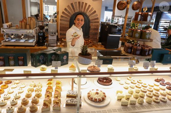 La meilleure pâtissière du monde Nina Métayer lors de l'inauguration de sa boulangerie-pâtisserie "Fournil par Nina" à La Rochelle, France, le 16 novembre 2024.  © Jean-Marc Lhomer/Bestimage