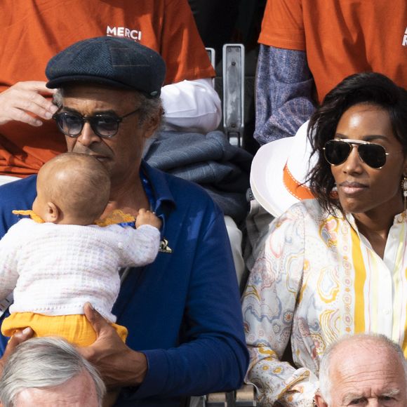 Yannick Noah s’est lui offert une sortie avec sa jeune compagne Malika et leur fille Keelaani, née il y a quelques mois

Yannick Noah, sa compagne Malika et leur fille Keelaani lors de l'hommage à R.Nadal lors des internationaux de France de tennis à Roland Garros le 25 mai 2025.

© Jacovides / Moreau / Bestimage