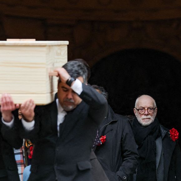 Thomas Stern, le mari de la défunte - Sortie des obsèques de Catherine Laborde en l’église Saint-Roch à Paris, le 6 février 2025. Décédée le 28 janvier 2025 à l'âge de 73 ans, l'ancienne présentatrice météo de TF1 (1988 - 2017) était atteinte de la maladie neurodégénérative à corps de Lewy. 
© Jacovides - Moreau / Bestimage