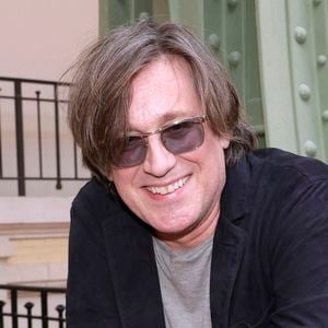 Thomas Dutronc renaît musicalement.
Thomas Dutronc lors de la remise du 4ème prix Gotlib en marge du festival du livre au Grand Palais à Paris © Cédric Perrin / Bestimage