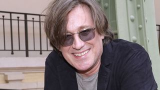 Deux ans après le départ de Françoise Hardy, son fils Thomas Dutronc retrouve un nouveau souffle