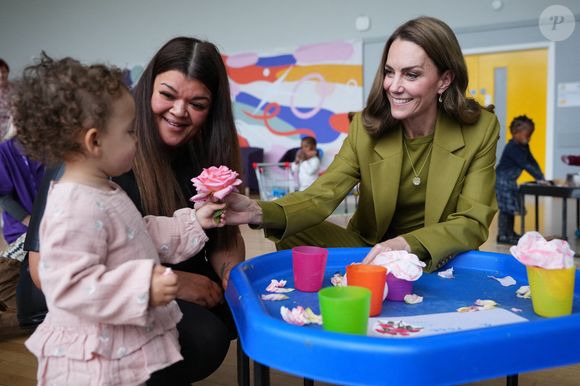 Kate Middleton Middleton, princesse de Galles, lors d'une visite à Home-Start à Oxford, le 9 octobre 2025. Home-Start UK se prépare à déployer une formation auprès de son réseau de 9 000 bénévoles sur la base de la série explicative du Centre for Early Childhood de la Royal Foundation. Photo par PA Photo/ Bestimage