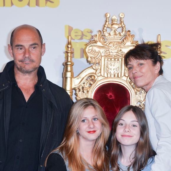 Bernard Campan avec sa femme Anne et ses filles Loan et Nina - Avant première du film "Les Minions" au Grand Rex à Paris le 23 juin 2015. © Borde Veeren Bestimage