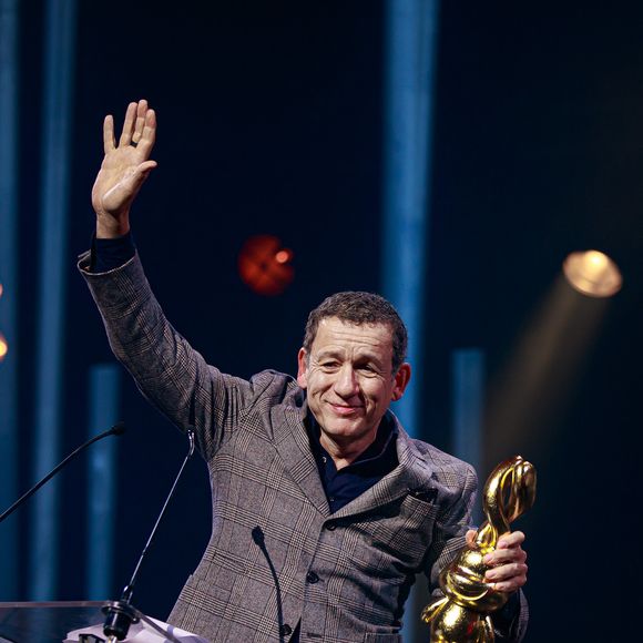 Dans la vidéo qu'il a postée sur le réseau social, Dany Boon filme tout d'abord ce qui semble être un titre annonçant sa mort. L'acteur prend ensuite la parole, ironisant sur ce qu'il venait de découvrir... "Je viens malheureusement d'apprendre... Ma mort, raille l'acteur et réalisateur. Que dire ? Sinon que c'est toujours les meilleurs qui partent les premiers. J'ai du mal à l'accepter."

Dany Boon -  Première cérémonie des "Auguste de l'humour" récompensant les spectacles de stand up comedy et les performances humoristiques, à la salle "Nouveau Siècle" à Lille, dans le nord de la France, le 3 février 2025. © Stéphane Vansteenkiste/Bestimage