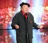 En 2020, à 88 ans, Pierre Coville avait fait rire jury et public en interprétant une chanson humoristique sur M6.

Pierre Coville sur la scène de "La France a un incroyable talent"

Copyright : M6