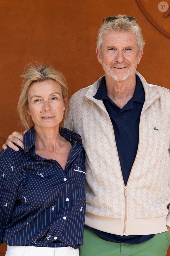 Denis Brogniart et sa femme Hortense Brogniart au village lors des Internationaux de France de Tennis de Roland Garros 2026. Paris, le 1er juin 2026. © Jacovides / Moreau / Bestimage