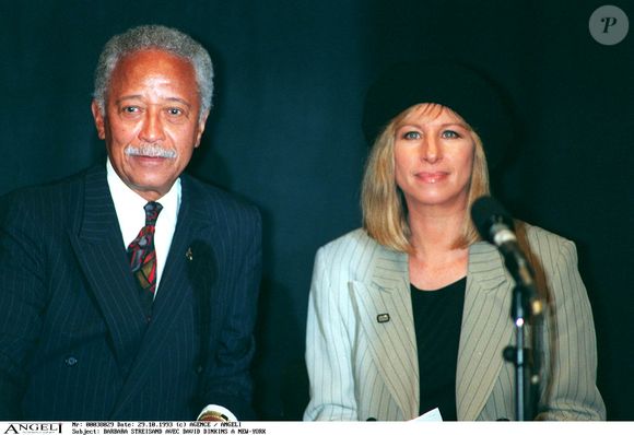 Barbra Streisand  et David Dinkins à New-York - 1993 (AGENCE / BESTIMAGE).