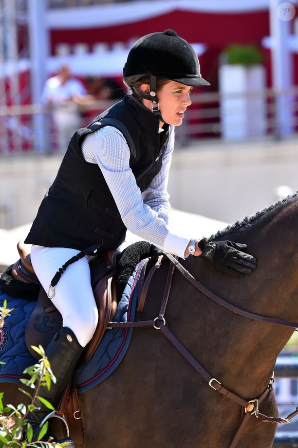 Un sport qui lui procure probablement le plus grand plaisir mais aussi une discipline à laquelle elle doit sa silhouette svelte. 

Charlotte Casiraghi - 20e Jumping International de Monte-Carlo au Port Hercule de Monaco. La compétition célèbre cette année un double anniversaire ; les 20 ans du Jumping et les 10 ans du Longines Global Champions Tour le 25 juin 2015