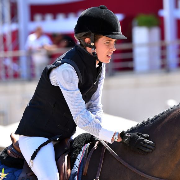 Un sport qui lui procure probablement le plus grand plaisir mais aussi une discipline à laquelle elle doit sa silhouette svelte. 

Charlotte Casiraghi - 20e Jumping International de Monte-Carlo au Port Hercule de Monaco. La compétition célèbre cette année un double anniversaire ; les 20 ans du Jumping et les 10 ans du Longines Global Champions Tour le 25 juin 2015