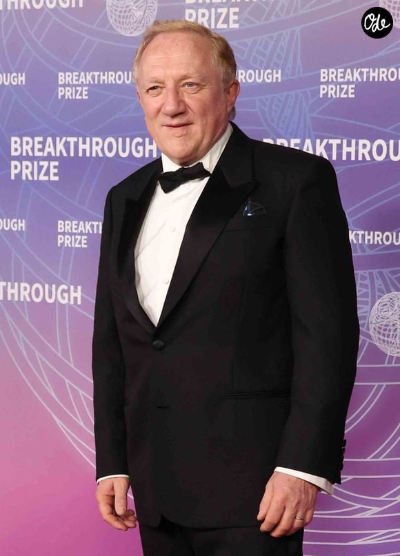 Pour Kering, cette acquisition devait notamment accélérer le développement de Creed en Chine, dans le Travel Retail et sur de nouvelles catégories comme les parfums féminins et les produits pour le corps et la maison. 

Santa Monica, Californie, 18 avril – François-Henri Pinault à la 12e cérémonie des Breakthrough Prize au Barker Hangar de Santa Monica, le 18 avril 2026. Photo Press Service / BESTIMAGE