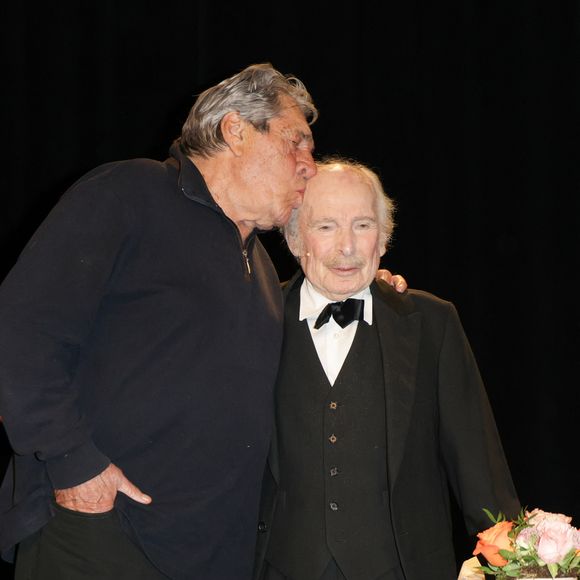 Jean-Pierre Castaldi, Popeck - Anniversaire surprise de Popeck à l'occasion de ses 90 ans sur la scène du théâtre de Passy à Paris le 18 mai 2025. © Coadic Guirec/Bestimage
