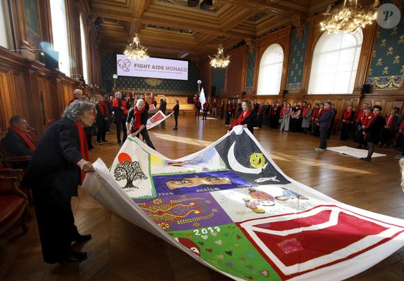 La princesse Stéphanie de Monaco et sa fille Camille Gottlieb assistent au déploiement des courtepointes à l'occasion de la journée mondiale de lutte contre le SIDA avec Fight Aids Monaco au musée océanographique de Monaco le 1er décembre 2025. @Jean-François Ottonello / Nice Matin / Bestimage