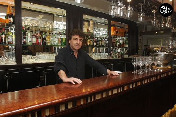 En parallèle de sa carrière musicale, le chanteur avait aussi investi dans l'immobilier et ouvert un restaurant italien à Bruxelles.

Portrait du chanteur Claude Barzotti à Bruxelles le 15 juin 2016.

© JLPPA / Bestimage