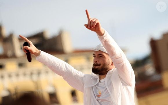 Jul lors de la cérémonie d'arrivée de la flamme olympique au Vieux-Port de Marseille, France, le 8 mai 2024, avant les Jeux olympiques et paralympiques de Paris 2024. © Dominique Jacovides/Bestimage