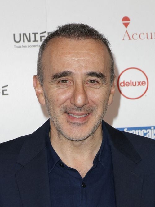 Elie Semoun : Nouvelles images de son fils Noé, petit brun de bientôt un an déjà dégourdi !