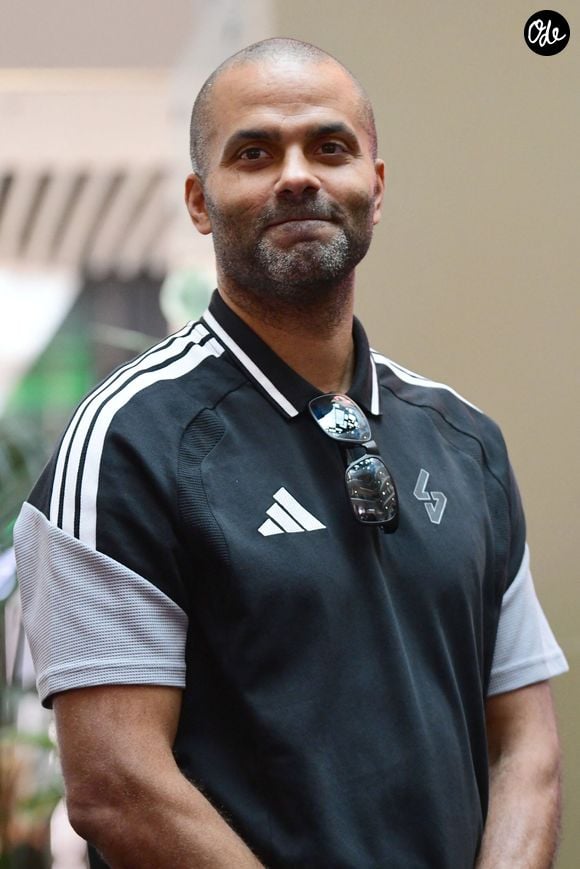 Il revient sur les efforts nécessaires pour atteindre ses objectifs.

Le président du club de basket de l’ASVEL, Tony Parker, accompagné de son équipe, présente le nouveau maillot de l’ASVEL pour la saison 2026/2027 au centre commercial de la Part-Dieu à Lyon, le mercredi 16 septembre 2026. © Romain Doucelin/Bestimage