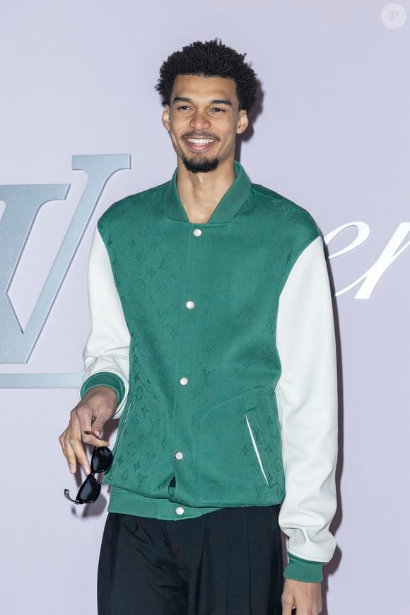 Victor Wembanyama - Photocall pour le défilé Louis Vuitton prêt à porter hommes Automne / hiver 2025 - 2026 lors de la fashion week à Paris le 21 2025. © Olivier Borde /Bestimage