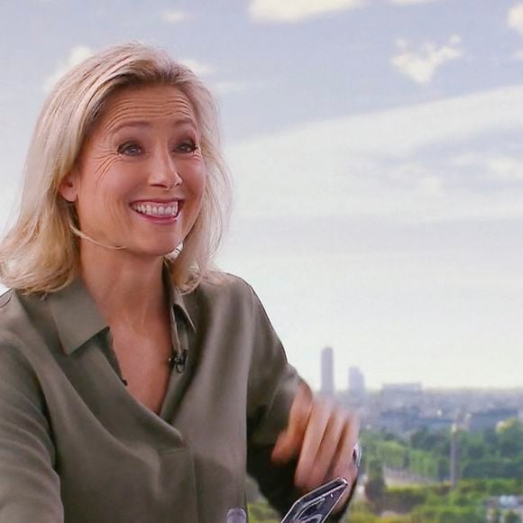 Dernier J.T de Anne-Sophie Lapix sur France 2 le 26 Avril 2025.
© Capture d'ecran France TV via Bestimage