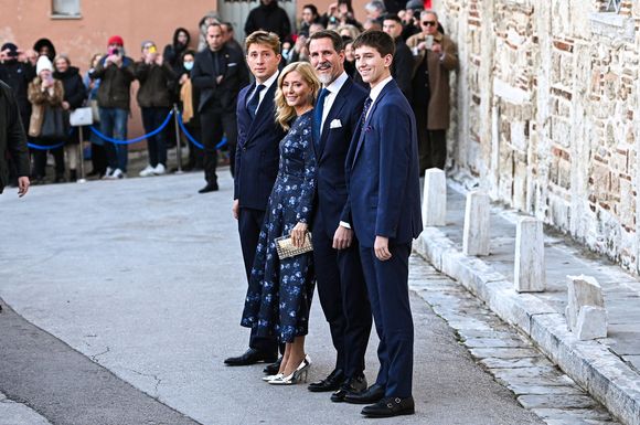Pavlos, prince héritier de Grèce, Marie-Chantal, princesse héritière de Grèce, et leurs fils, le prince Constantine Alexioset le prince Aristides Stavors, arrivent au mariage royal du prince Nikolaos de Grèce avec Chrysi Vardinoyannis à Athènes, en Grèce, le 7 février 2025. Photo by Stefanos Kyriazis/ZUMA Press Wire/ABACAPRESS.COM