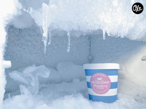 Si la pièce est toujours sur la glace au retour, le congélateur est resté froid en permanence.

Photo prise par Dev Benjamin / Unsplash