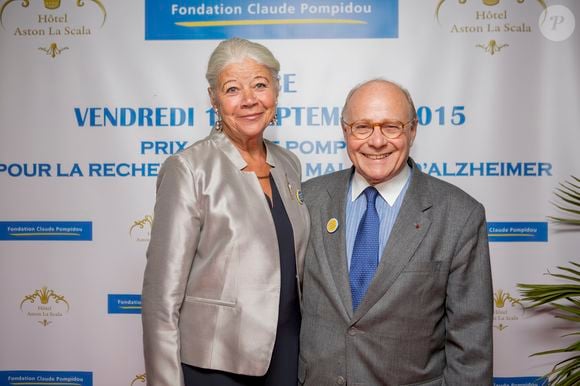 Le fils adoptif de l’ancien président de la République, Georges Pompidou, s’en est allé ce jeudi 12 décembre

Rétro - Décès de Alain Pompidou scientifique et homme politique français. Il était le fils adoptif de Georges et Claude Pompidou - Exclusif - Alain Pompidou et sa femme Nicole - Remise du prix Claude Pompidou pour la recherche sur la maladie d'Alzheimer à l'hôtel Aston La Scala à Nice le 11 septembre 2015. Depuis sa création en 1970, la Fondation Claude Pompidou vient en aide aux personnes rendues vulnérables par la maladie, le handicap et le grand âge. Depuis 2007, Bernadette Chirac en assure la présidence. © Philippe Doignon / LMS / Bestimage