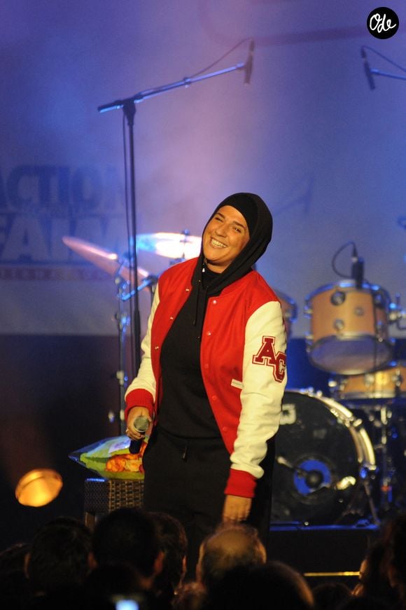 Diam's sur scène lors du concert "Un Dimanche Pour Haïti" au Bataclan à Paris, en France, le 24 janvier 2010. Photo de Nicolas Briquet/Abaca